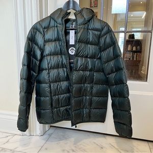 NEW Aritzia TNAction The Little Puff short packable puffer.  Size small.